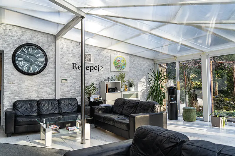 Leczenie uzależnień w Ośrodku Koninki-poczekalnia recepcja