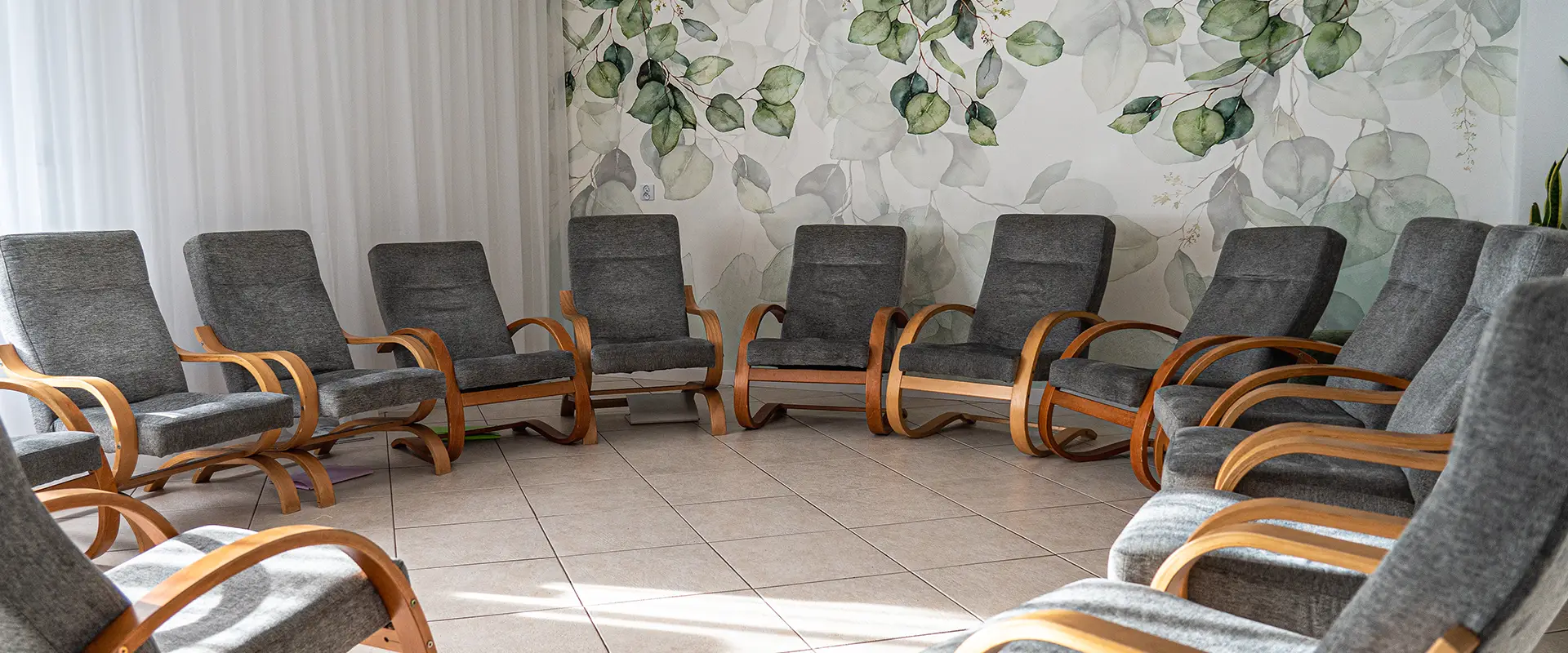 Leczenie uzależnień-sala do terapii grupowej w Ośrodku Koninki